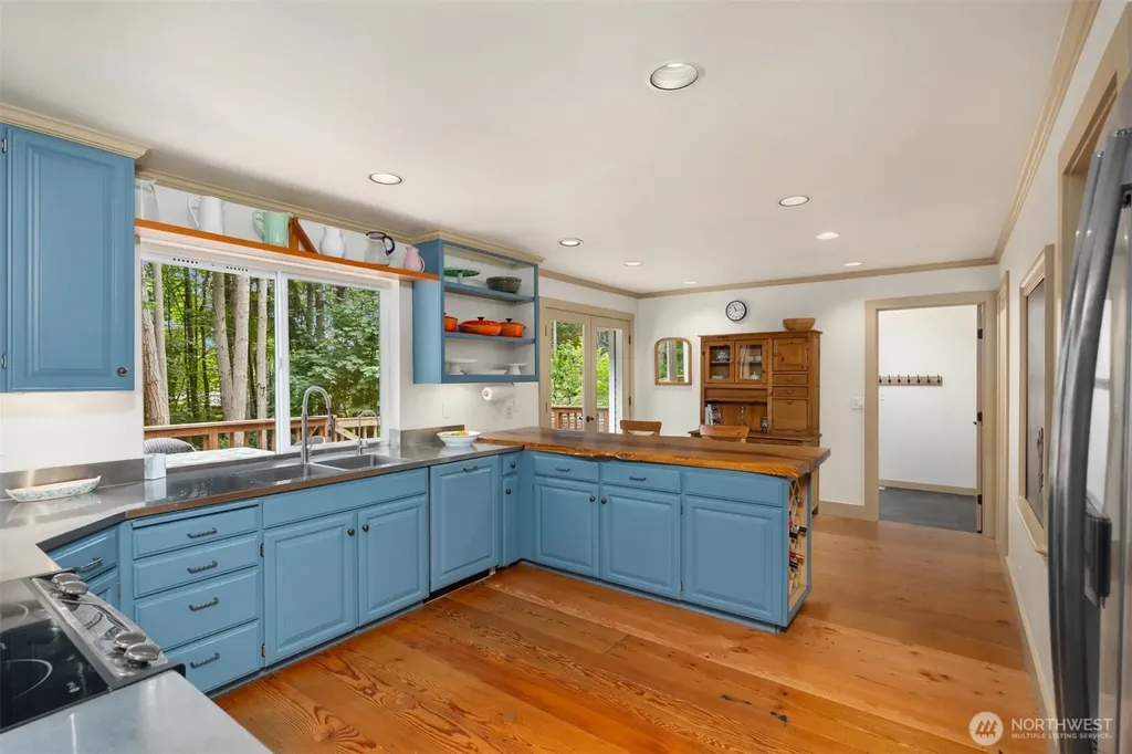 5249 Rose Avenue NE Bainbridge Island WA 98110