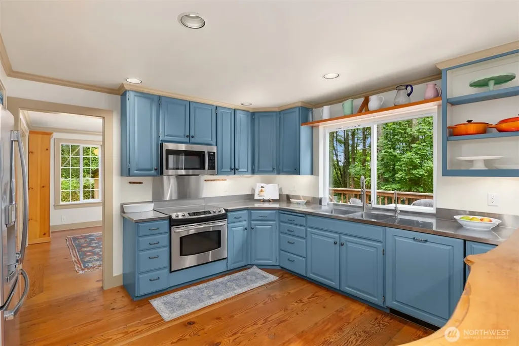 5249 Rose Avenue NE Bainbridge Island WA 98110