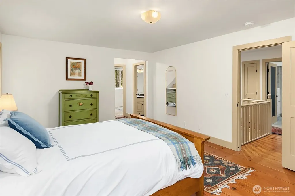 5249 Rose Avenue NE Bainbridge Island WA 98110