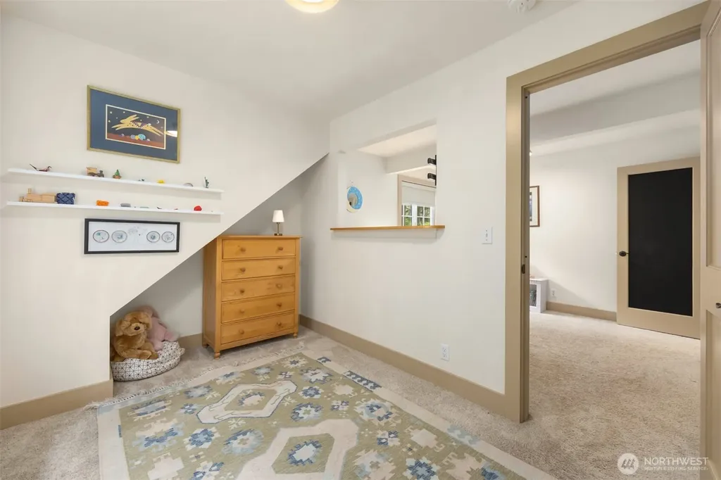 5249 Rose Avenue NE Bainbridge Island WA 98110