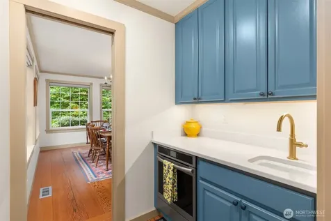 5249 Rose Avenue NE Bainbridge Island WA 98110