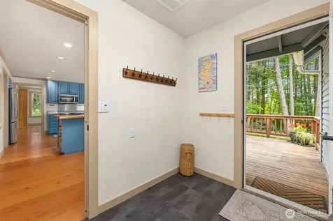 5249 Rose Avenue NE Bainbridge Island WA 98110