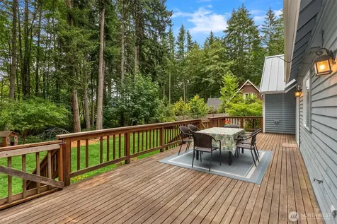 5249 Rose Avenue NE Bainbridge Island WA 98110