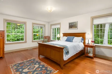 5249 Rose Avenue NE Bainbridge Island WA 98110