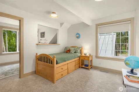 5249 Rose Avenue NE Bainbridge Island WA 98110