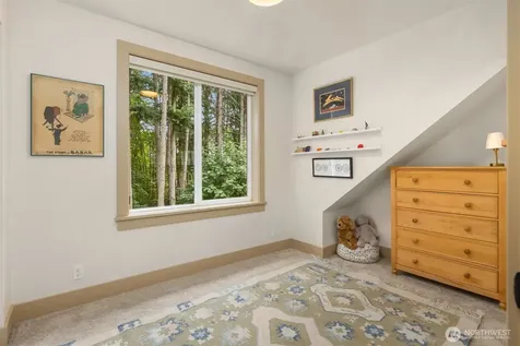 5249 Rose Avenue NE Bainbridge Island WA 98110