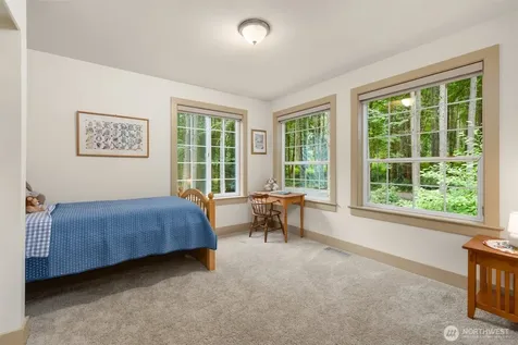 5249 Rose Avenue NE Bainbridge Island WA 98110