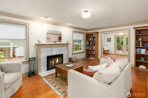 5249 Rose Avenue NE Bainbridge Island WA 98110