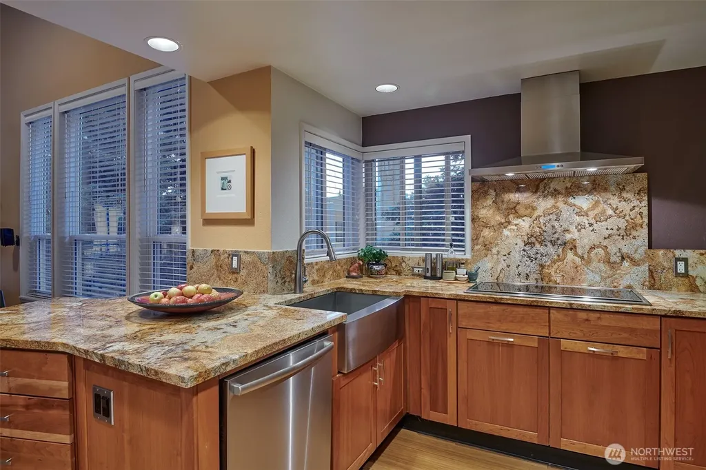 909 N 35th Street Seattle WA 98103