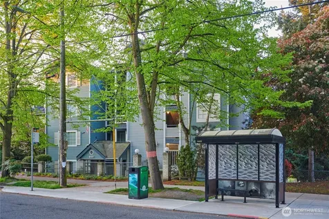 909 N 35th Street Seattle WA 98103