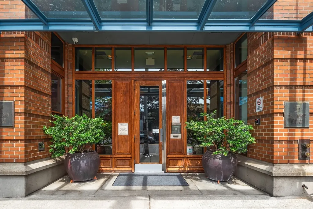 2414 1st Avenue Seattle WA 98121