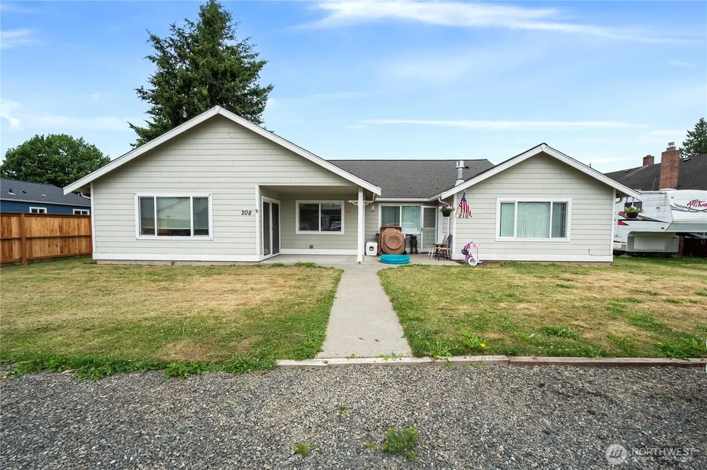 208 Noble Street Sumas WA 98295