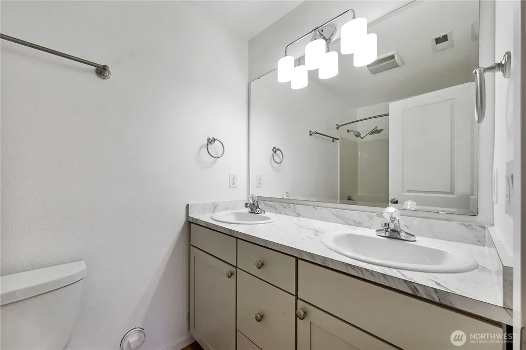 208 Noble Street Sumas WA 98295