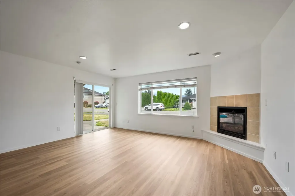 208 Noble Street Sumas WA 98295