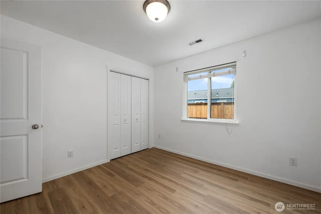 208 Noble Street Sumas WA 98295