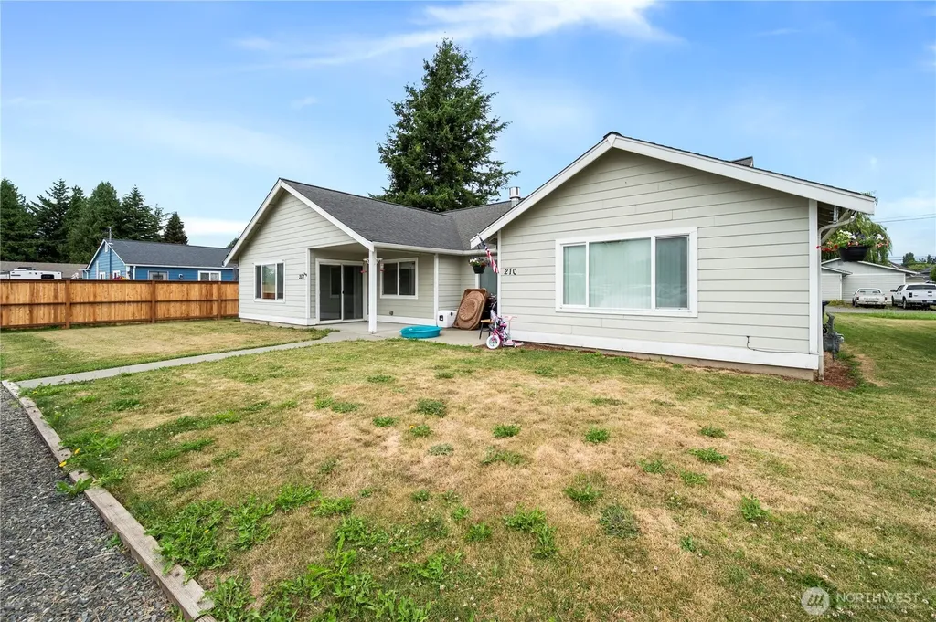 208 Noble Street Sumas WA 98295