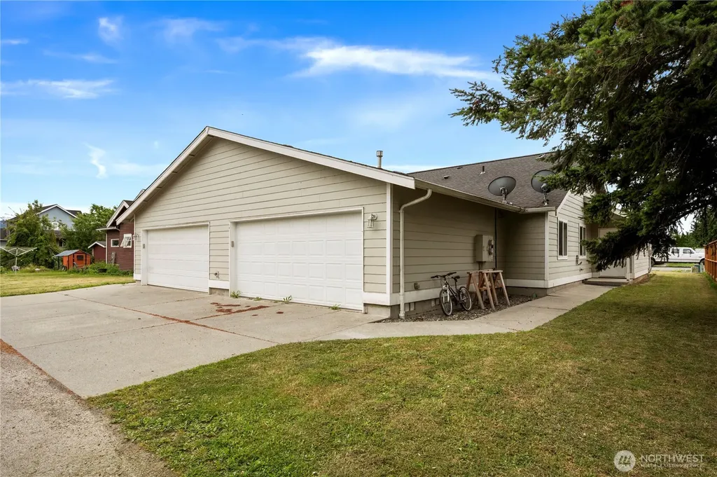 208 Noble Street Sumas WA 98295