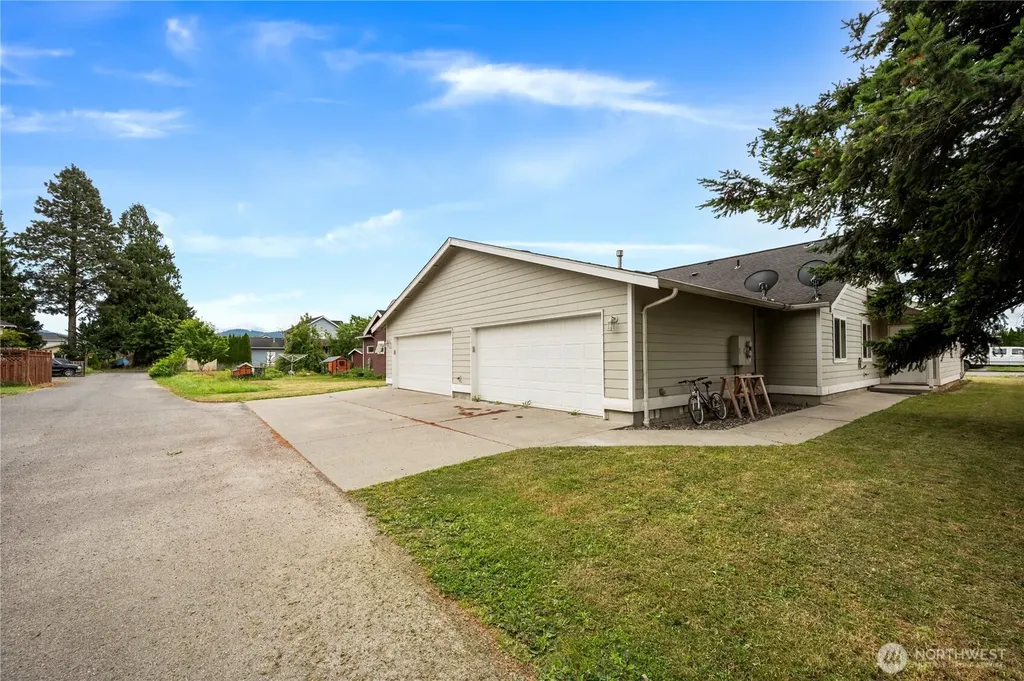 208 Noble Street Sumas WA 98295