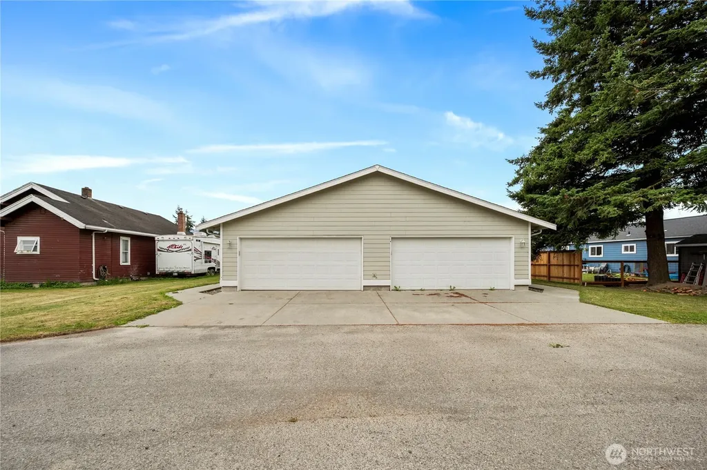 208 Noble Street Sumas WA 98295