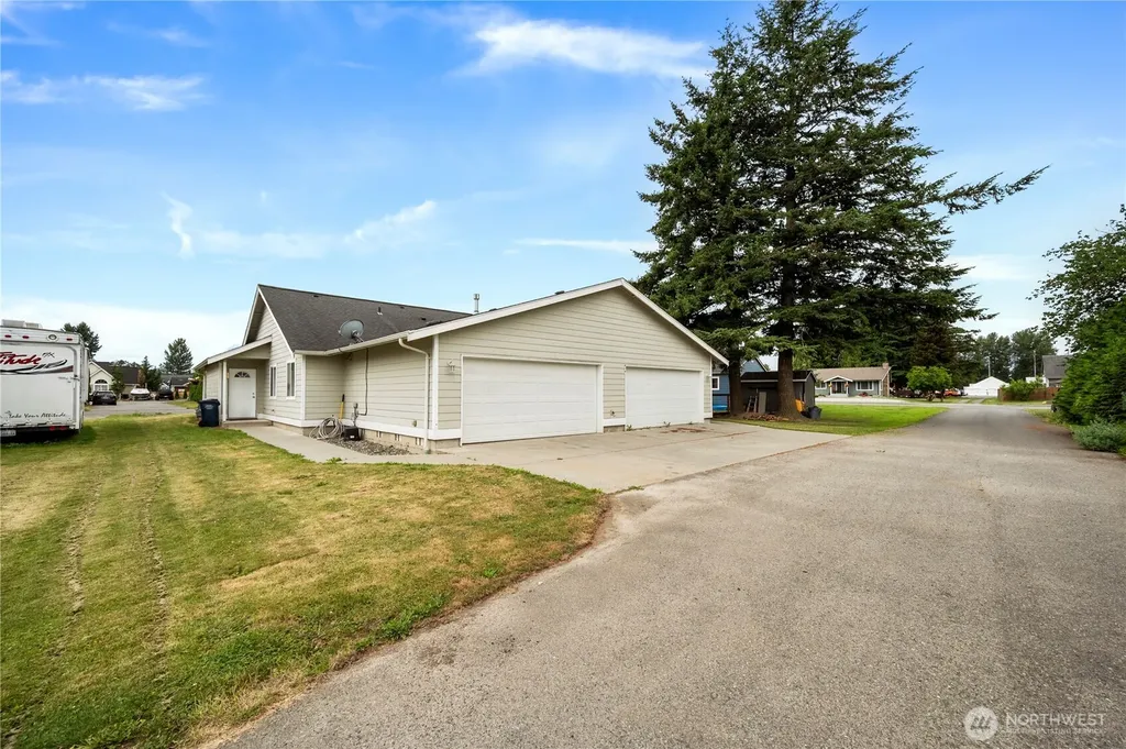 208 Noble Street Sumas WA 98295
