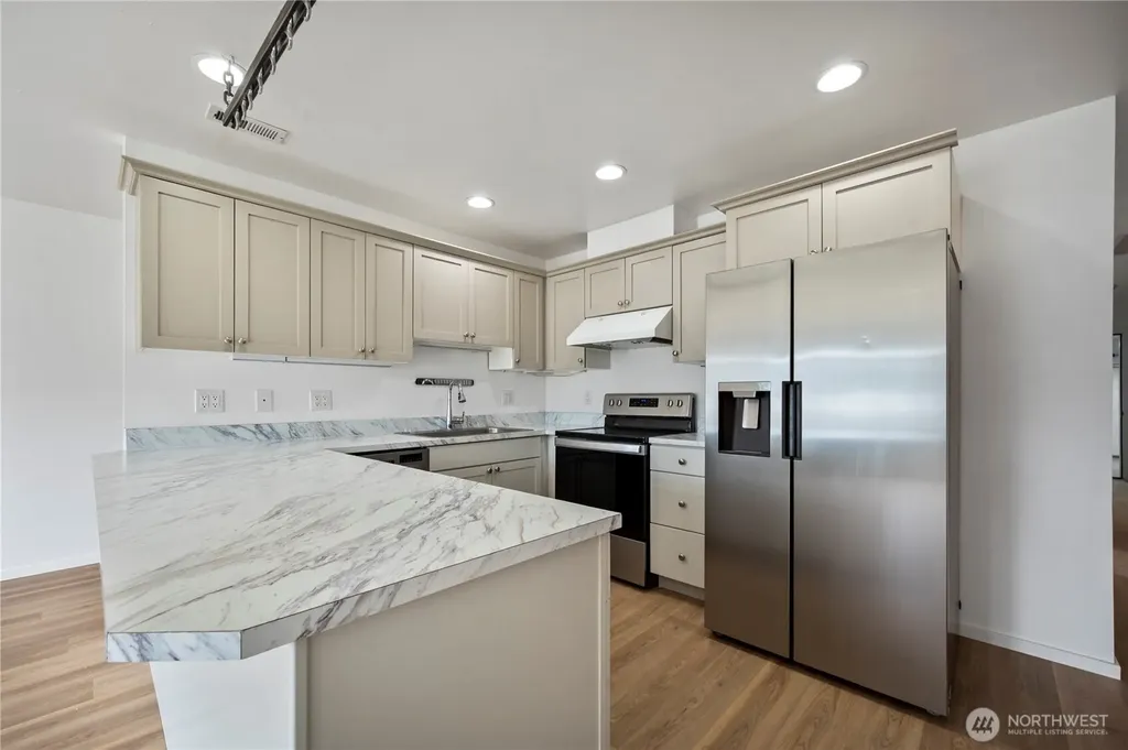 208 Noble Street Sumas WA 98295