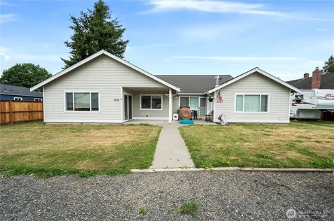 208 Noble Street Sumas WA 98295