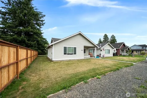 208 Noble Street Sumas WA 98295