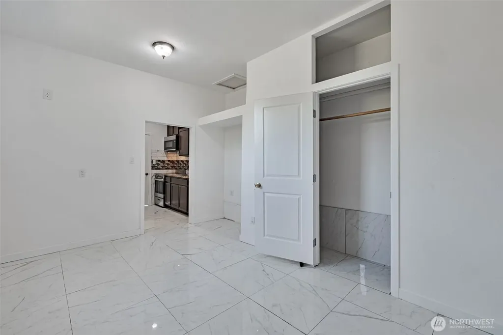 6325 S Eddy Court Seattle WA 98118