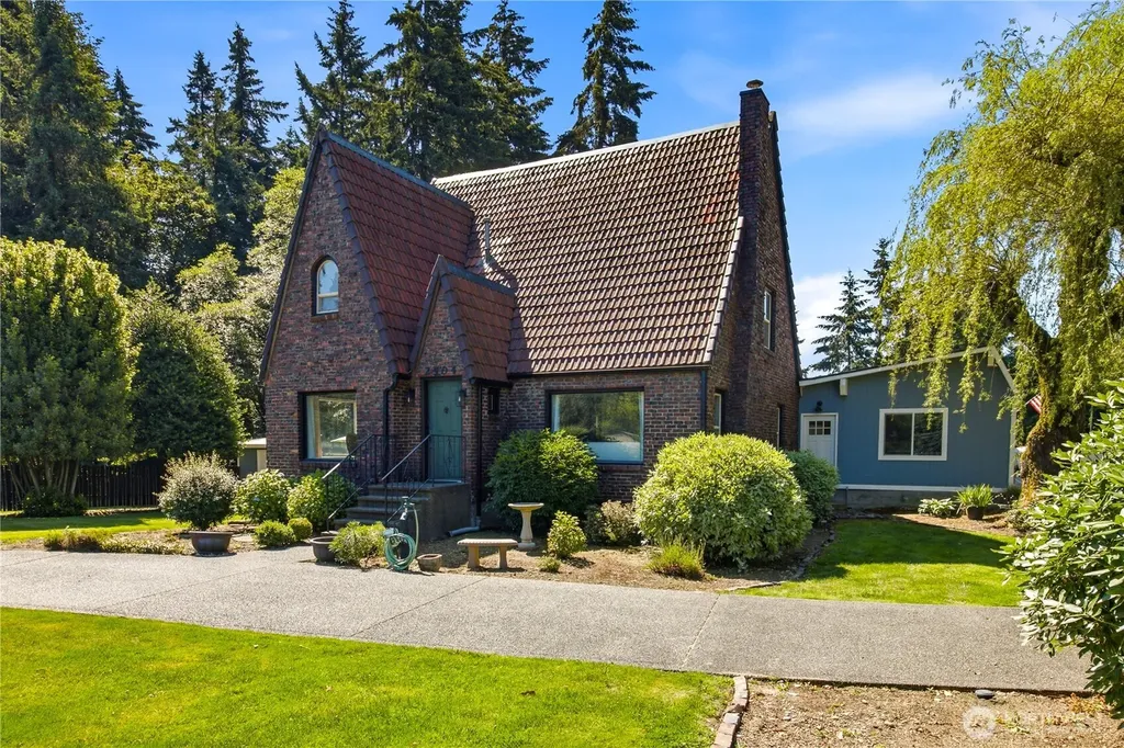 2504 72nd Street E Tacoma WA 98404