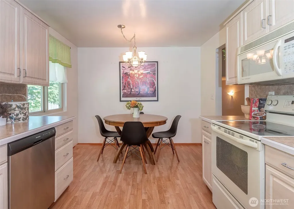 8821 221st Place SW Edmonds WA 98026