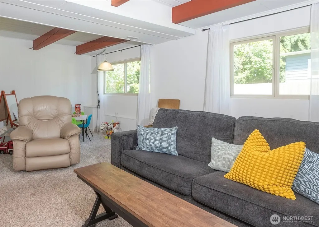 8821 221st Place SW Edmonds WA 98026