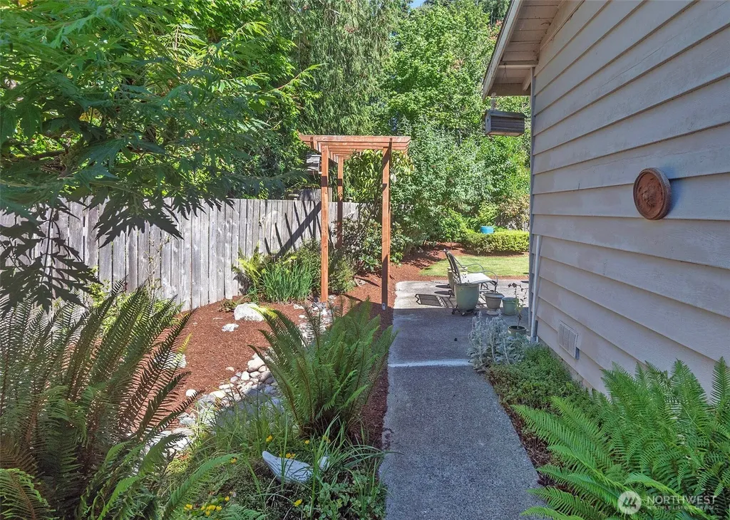 8821 221st Place SW Edmonds WA 98026