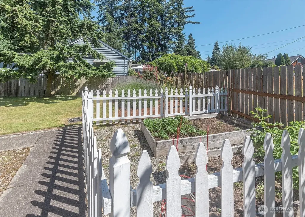 8821 221st Place SW Edmonds WA 98026