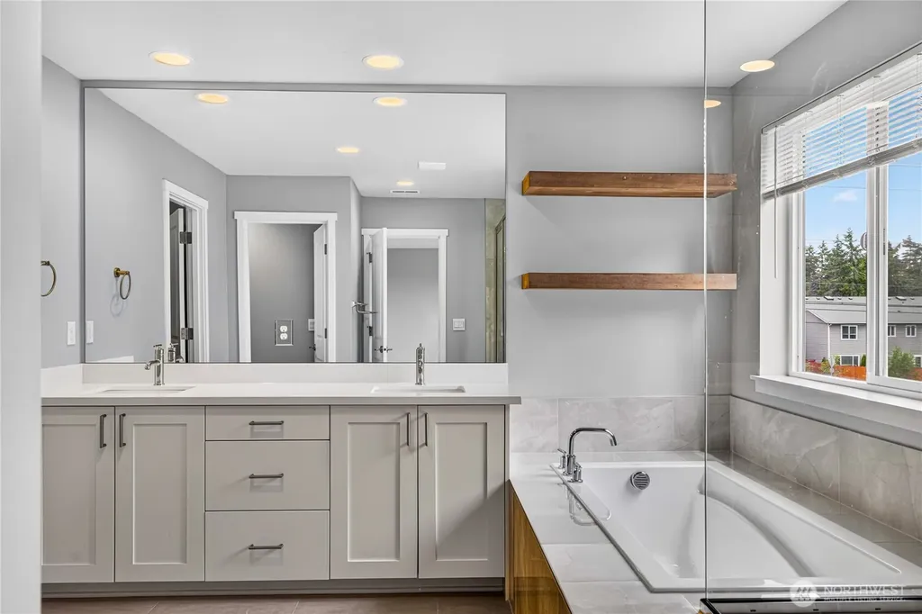 2981 SW Crestwood Drive Oak Harbor WA 98277