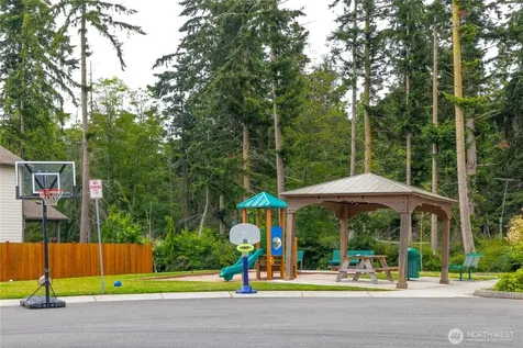 2981 SW Crestwood Drive Oak Harbor WA 98277
