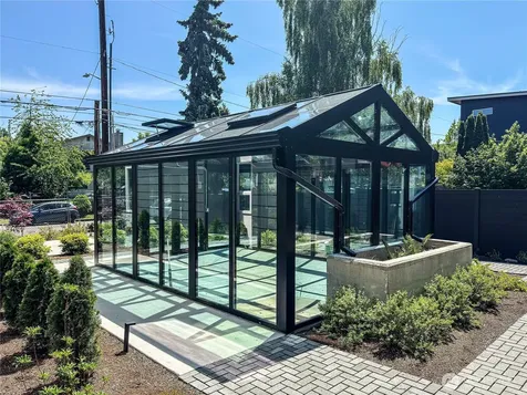 6905 42nd Avenue S Seattle WA 98118