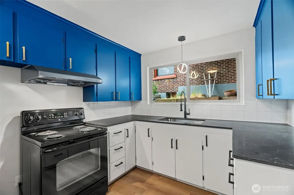6553 Greenwood Avenue N Seattle WA 98103