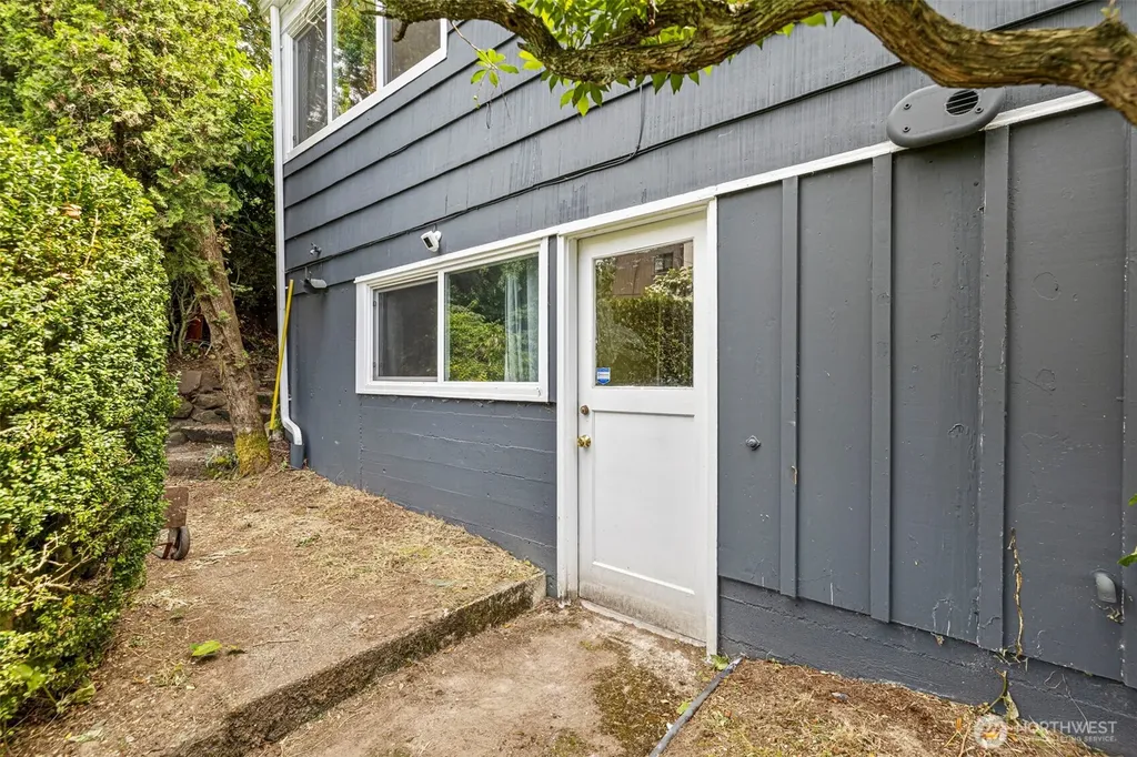 9628 5th Ave NE Seattle WA 98115