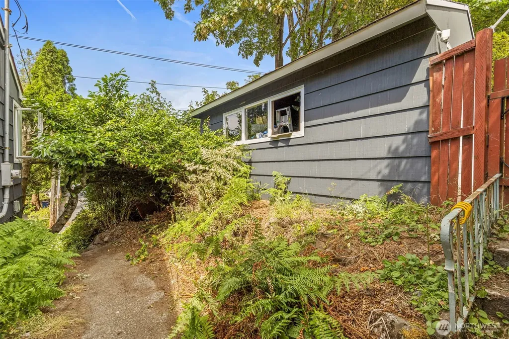 9628 5th Ave NE Seattle WA 98115