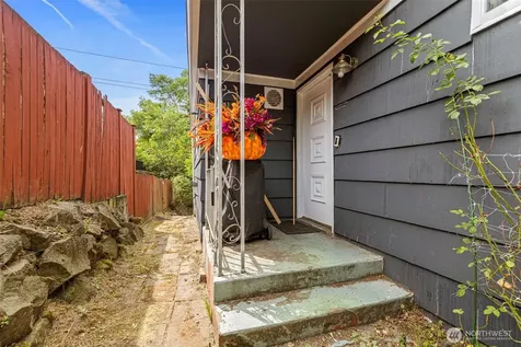 9628 5th Ave NE Seattle WA 98115
