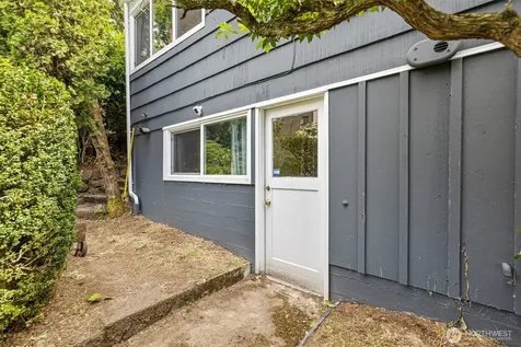 9628 5th Ave NE Seattle WA 98115