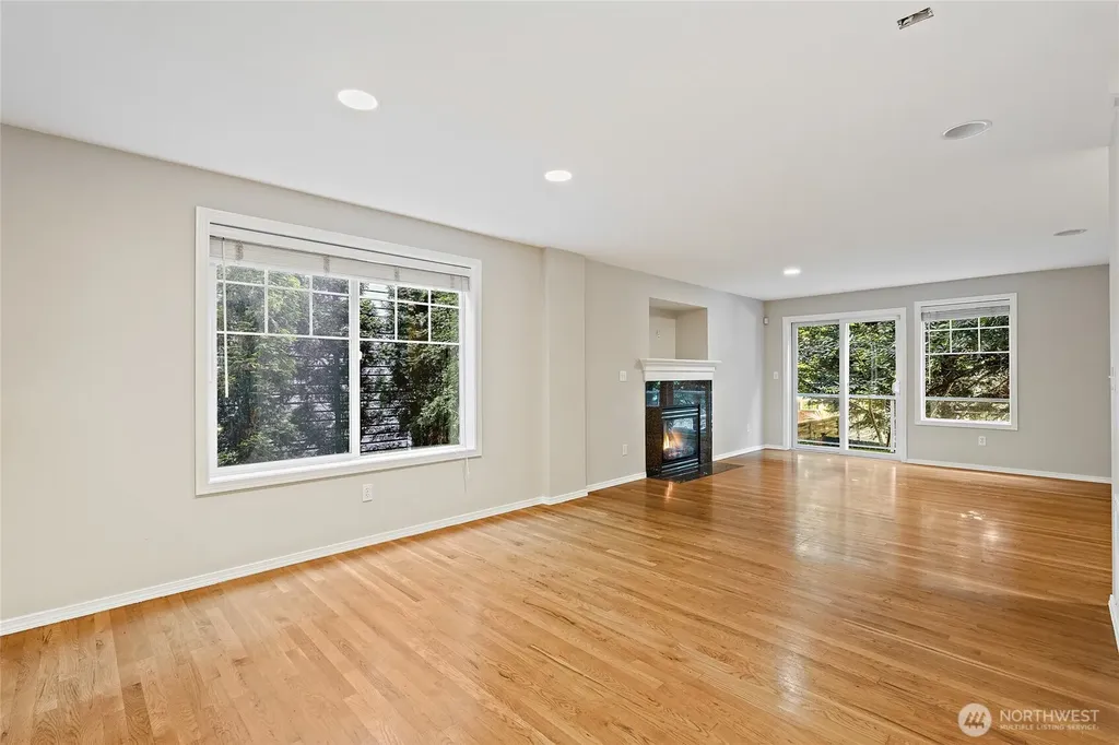 11710 Greenwood Avenue N Seattle WA 98133