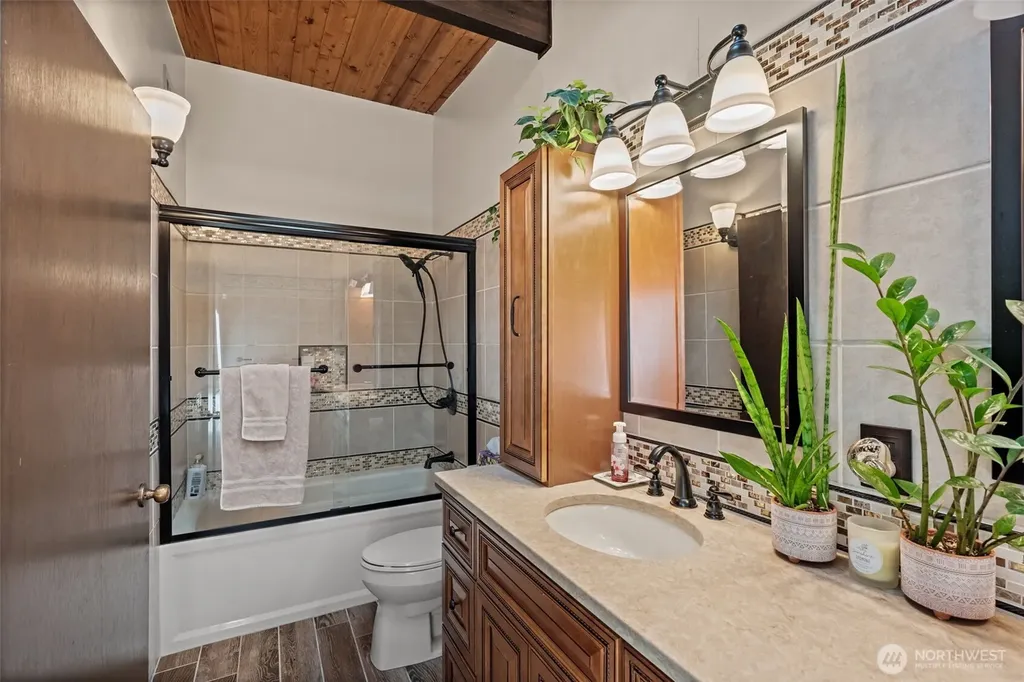 502 Beckett Lane SW Orting WA 98360