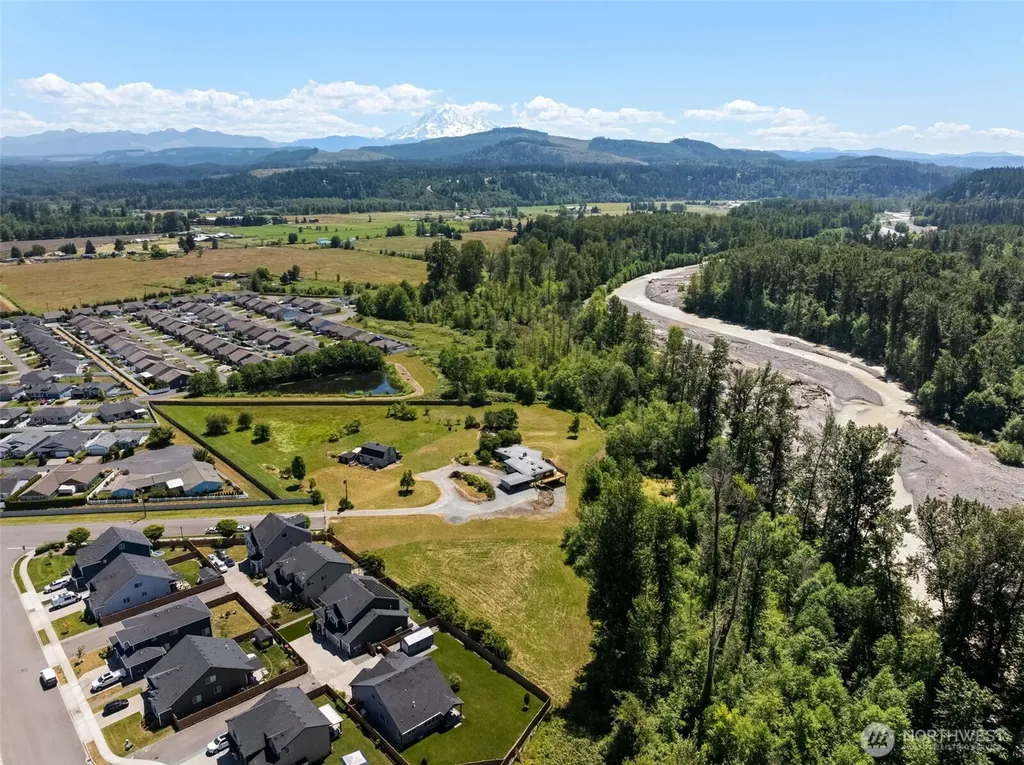 502 Beckett Lane SW Orting WA 98360