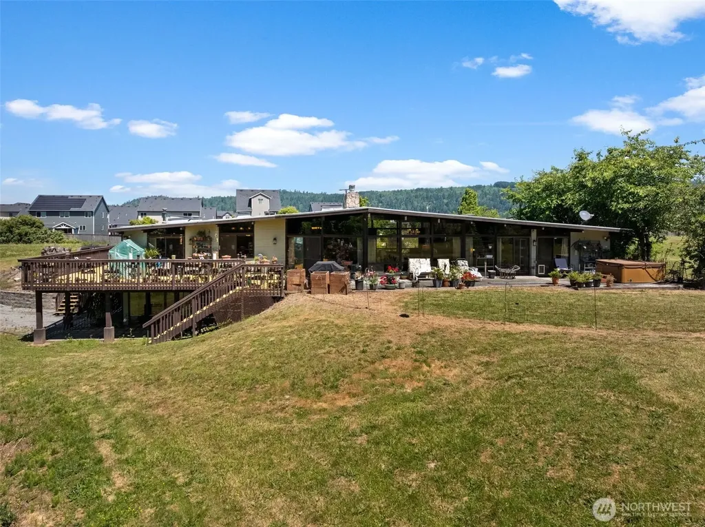 502 Beckett Lane SW Orting WA 98360