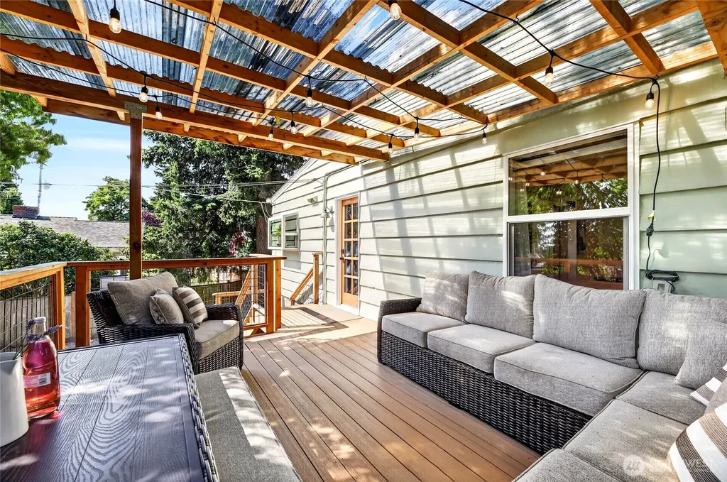 8560 37th Avenue SW Seattle WA 98126