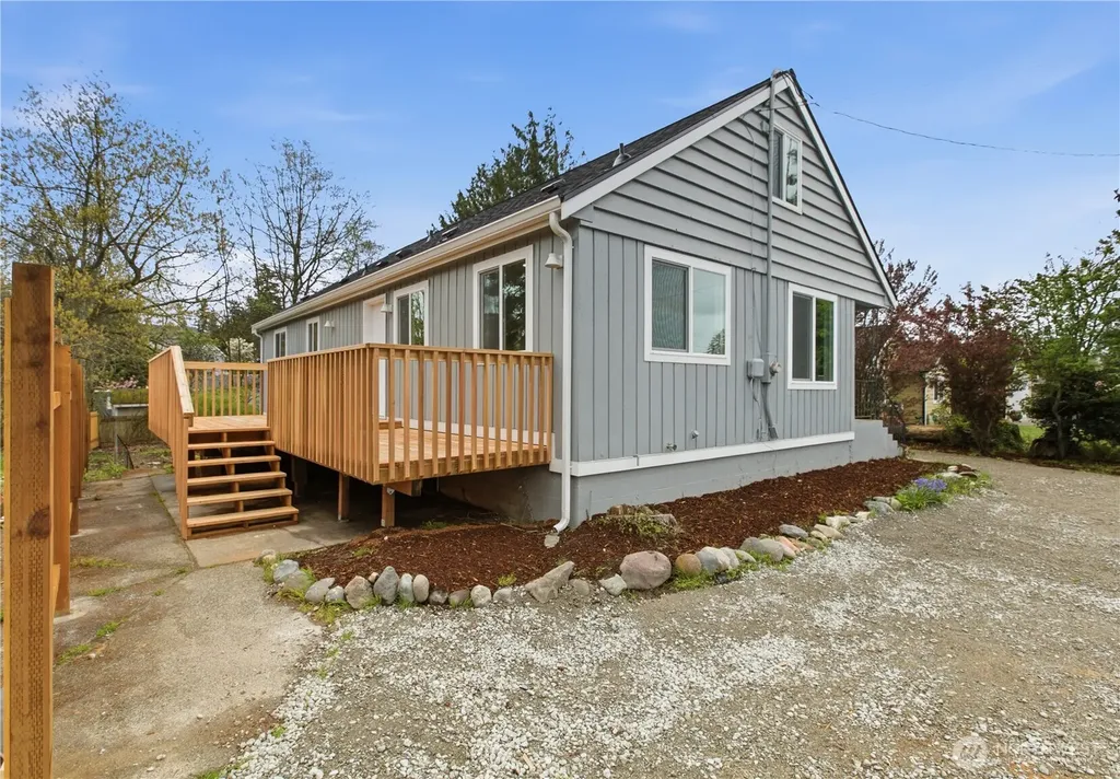 400 22 Avenue Court Milton WA 98354