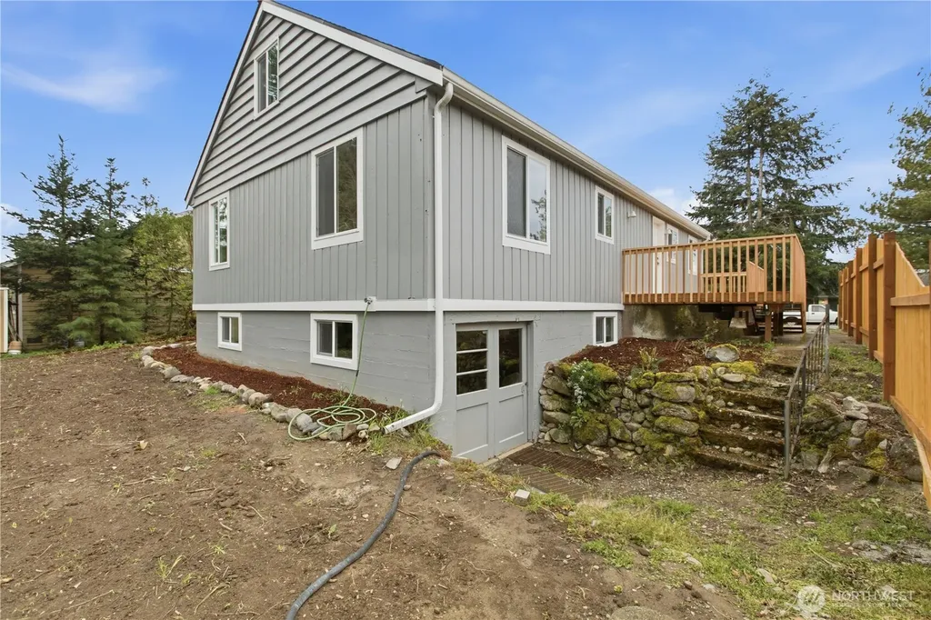 400 22 Avenue Court Milton WA 98354
