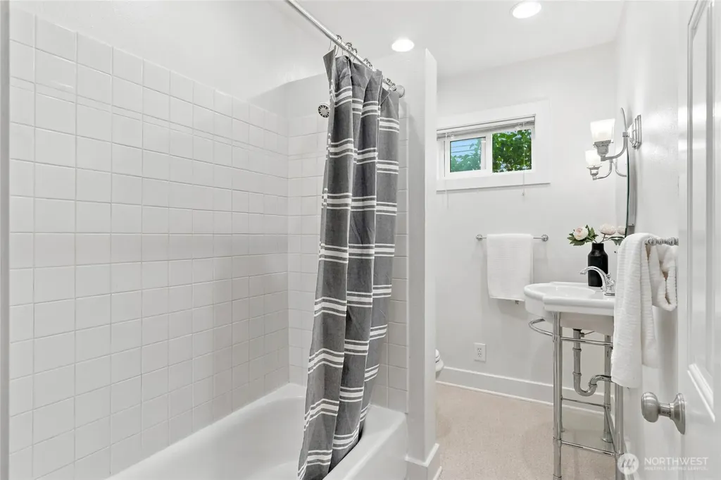 3015 Walnut Avenue SW Seattle WA 98116