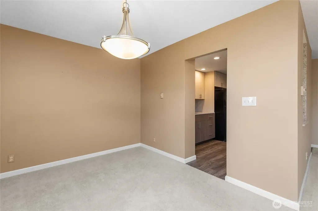 521 5th Avenue Seattle WA 98119